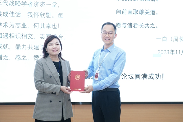 学会向人大动漫色情片
企业管理系赠予致谢信.JPG